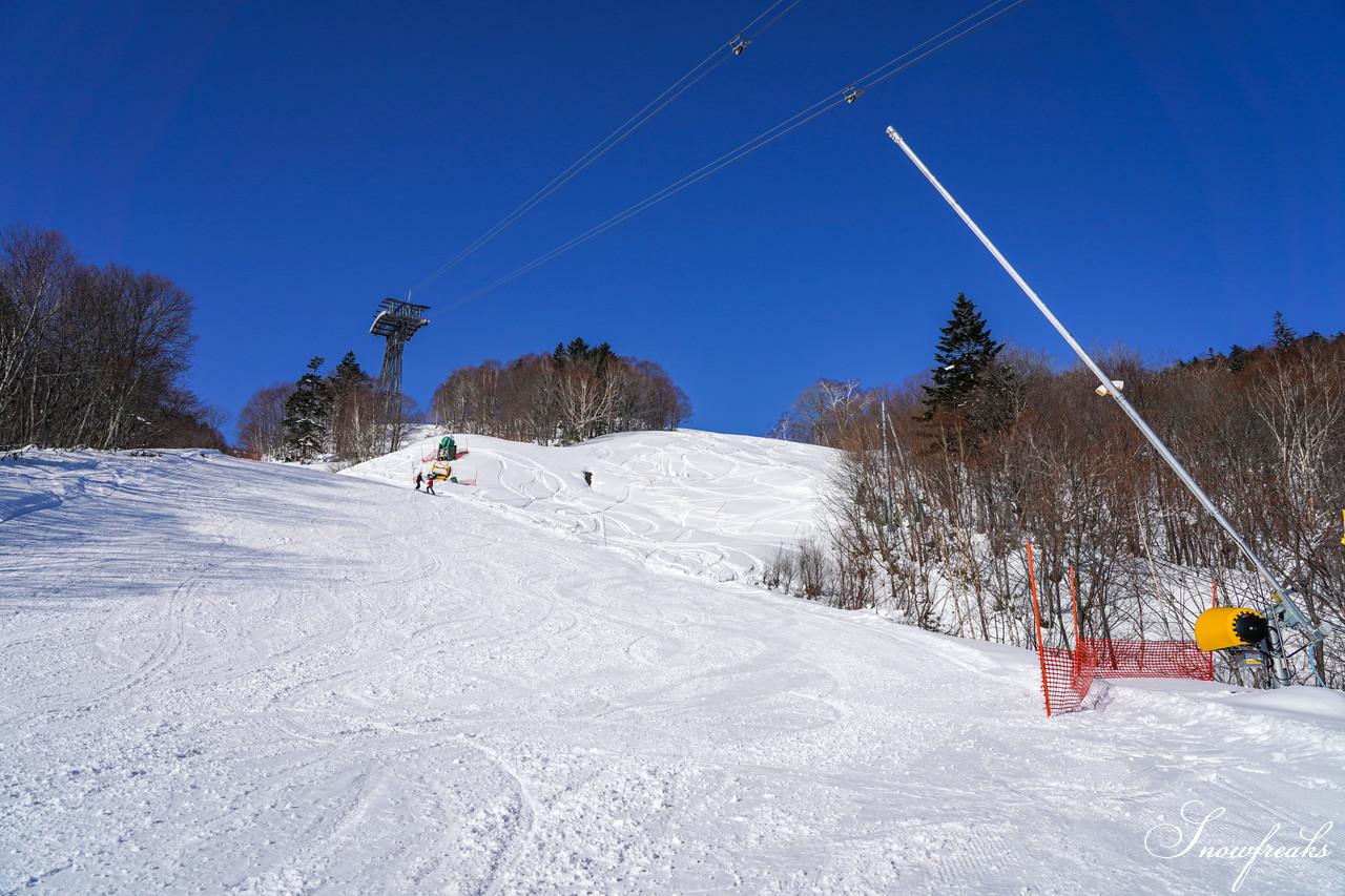 富良野スキー場 積雪100cm、オープン初日から滑走距離3,400ｍのロングダウンヒルが可能！最高のコンディションでシーズン開幕です♪